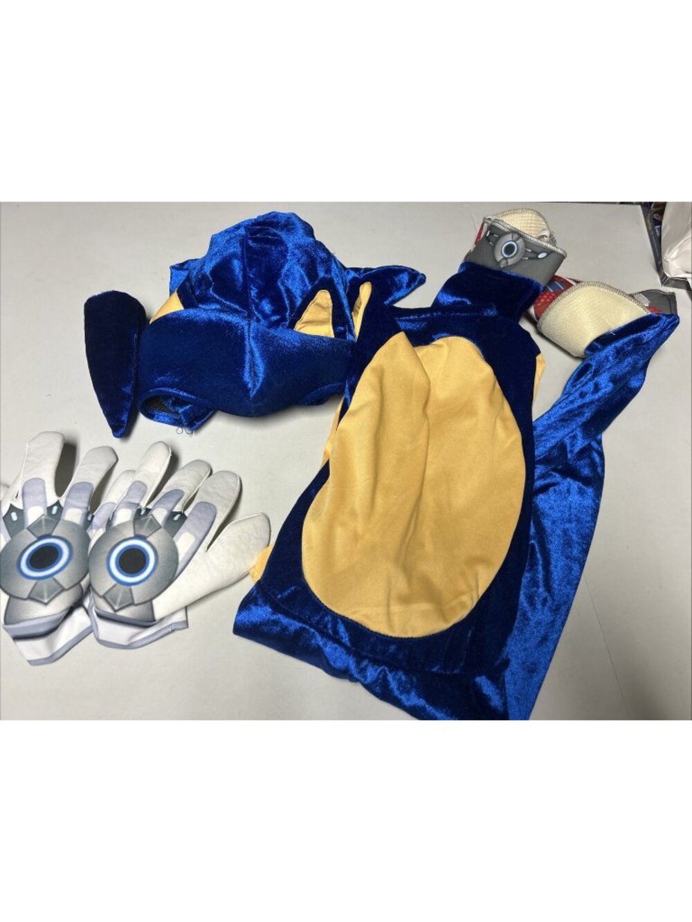 Sonic Prime Halloween Costume Child's Size Small 6/7 Suit Gloves Tail Hat